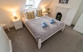 Light Airy 3 Bed Town Cntr Flat 700M To The Beach